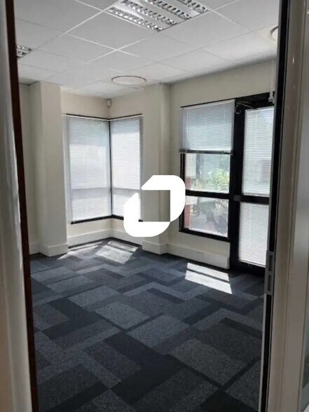 Office in Saint-Ouen-sur-Seine to rent - Interior Photo - Image 3 of 12