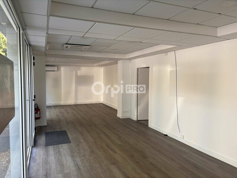 Office in Avignon for sale - Interior Photo - Image 2 of 9