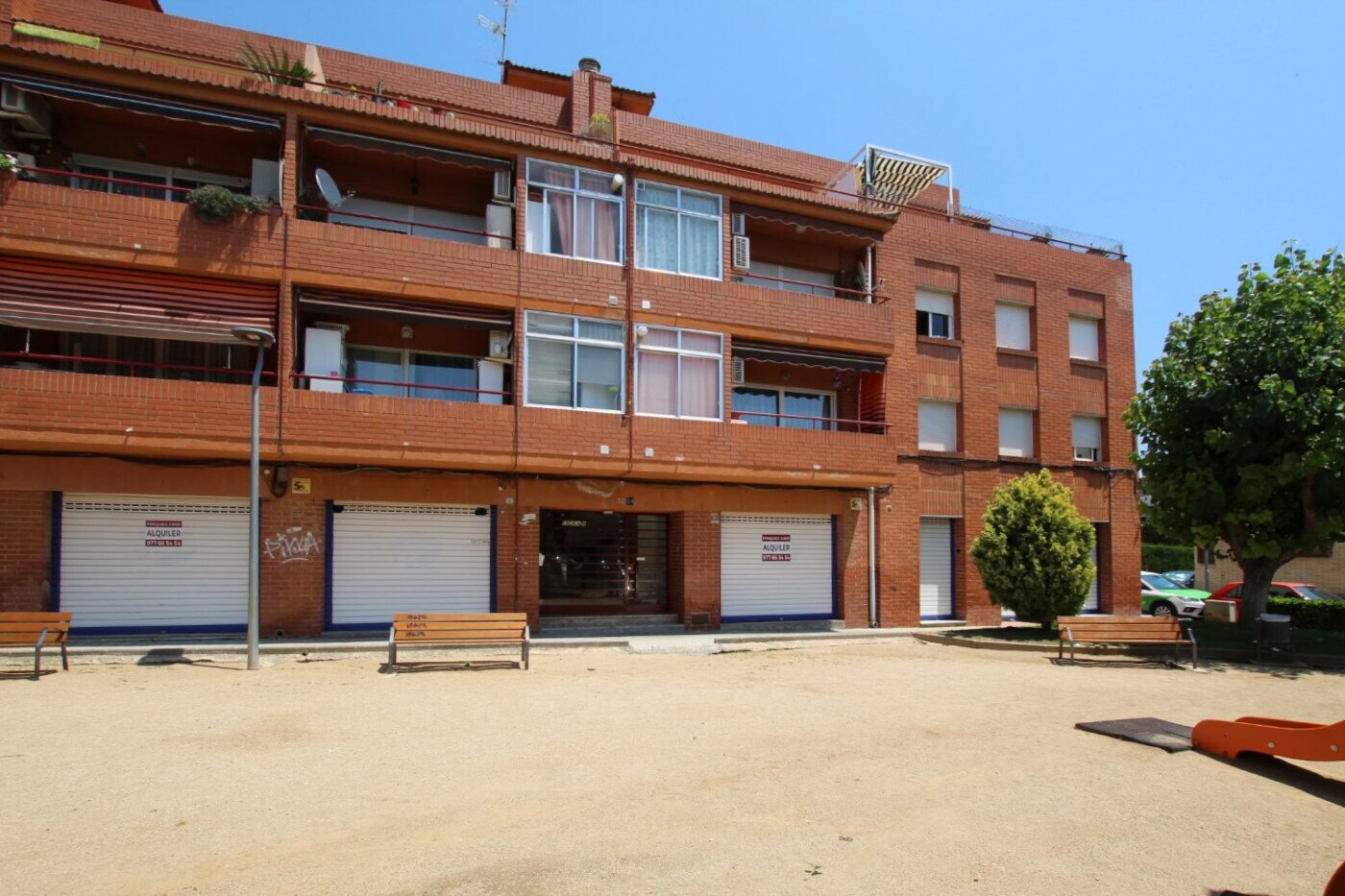 Retail in El Vendrell, Tarragona to rent Primary Photo- Image 1 of 13