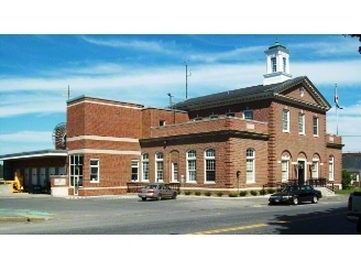 39 Court St, Houlton, ME for sale - Primary Photo - Image 1 of 1