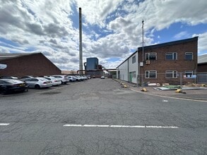 Oldbury Rd, West Bromwich to rent Building Photo- Image 1 of 3