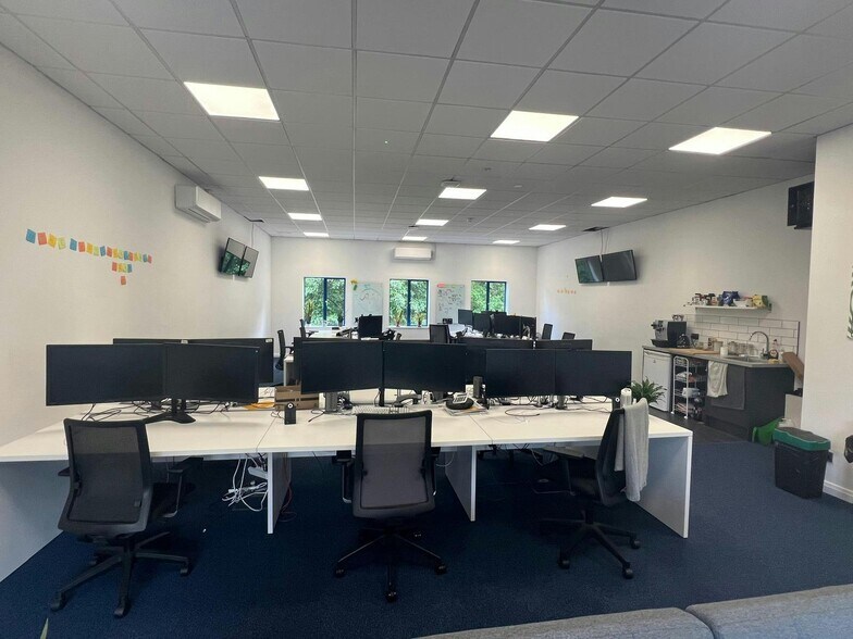 Tollgate, Eastleigh to rent - Interior Photo - Image 2 of 17