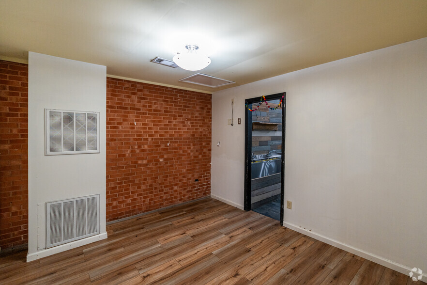 4913 S Alston Ave, Durham, NC for rent - Interior Photo - Image 2 of 21