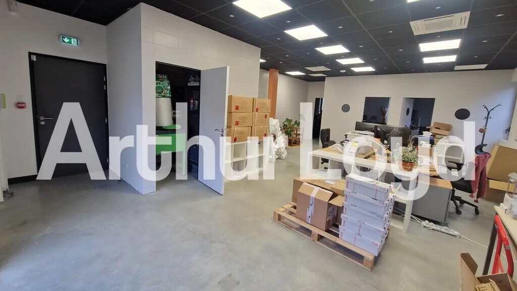 Location Commerce 92 m² - Photo 1