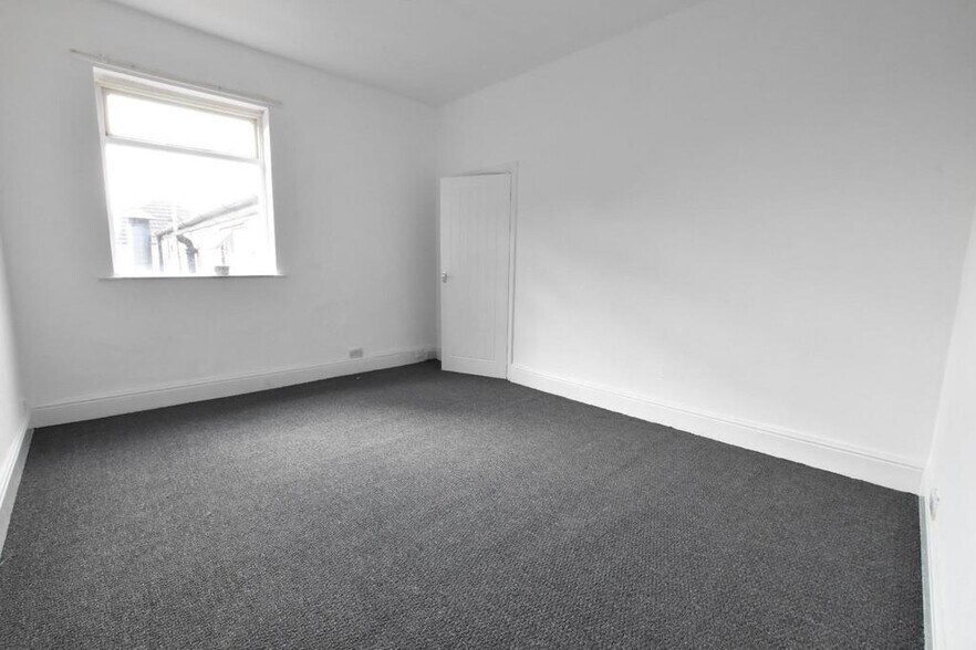 39 Doncaster Rd, Scunthorpe for sale - Building Photo - Image 2 of 8