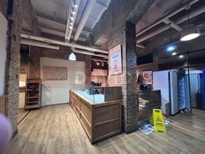 Retail in Barcelona, Barcelona to rent Interior Photo- Image 2 of 6