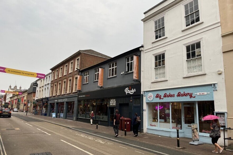25 Queen St, Exeter to rent - Building Photo - Image 2 of 3