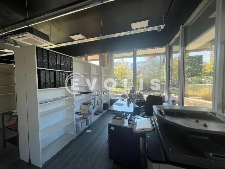 Office in Maisons-Alfort to rent - Interior Photo - Image 2 of 8