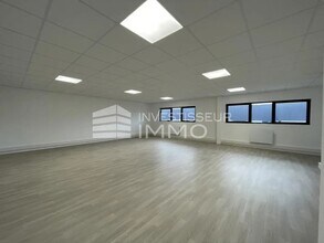 Light Industrial in Lieusaint to rent Interior Photo- Image 2 of 2