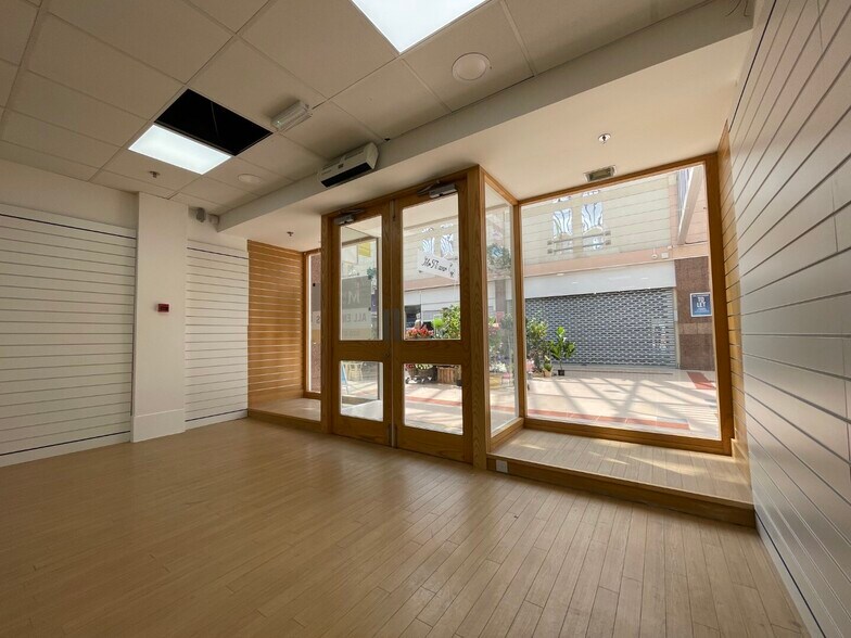 15 High St, Sittingbourne to rent - Building Photo - Image 3 of 11