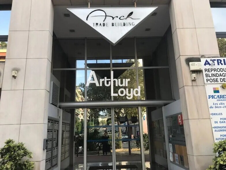 Office in Le Cannet to rent - Building Photo - Image 2 of 6