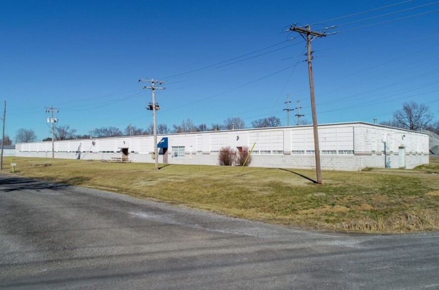 1015 W Jefferson St, Vandalia, IL for rent - Primary Photo - Image 1 of 6