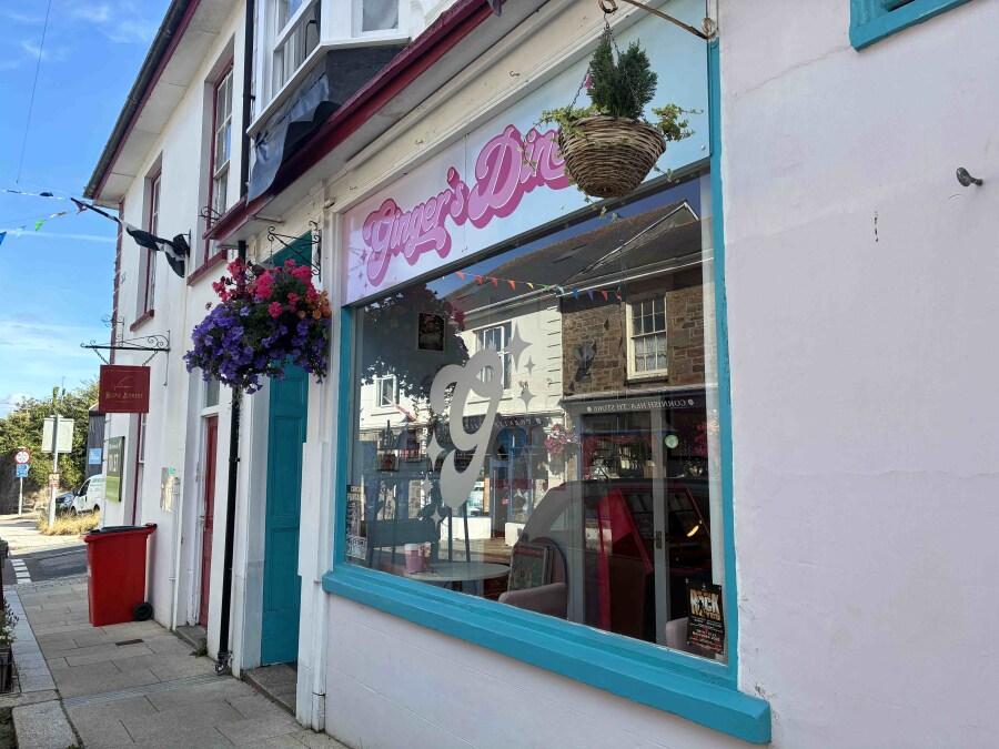 4 Bond St, Redruth to rent Building Photo- Image 1 of 2