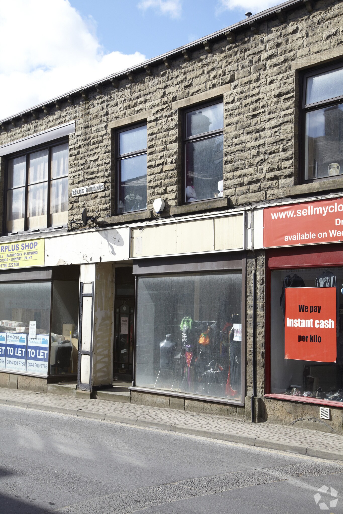 34 Burnley Rd E, Rossendale for sale Primary Photo- Image 1 of 1