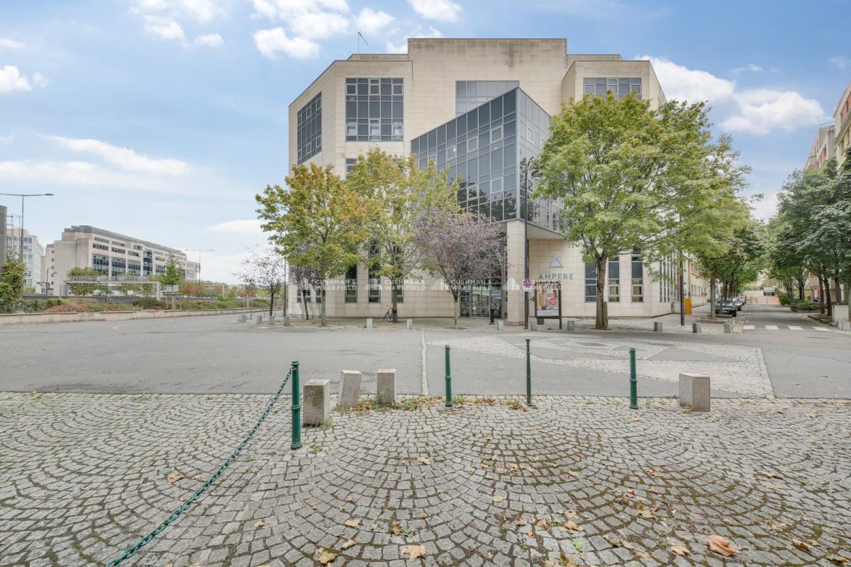 Office in Rueil-Malmaison to rent Building Photo- Image 1 of 12