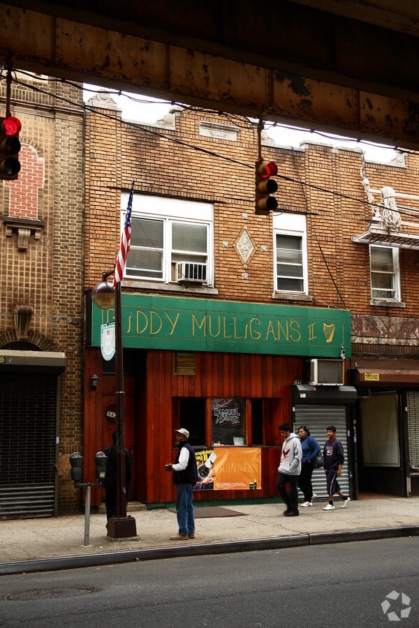 94249425 Jamaica Ave, Woodhaven 11421 UK