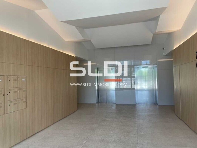 Rue Simone Veil, Vénissieux to rent - Lobby - Image 2 of 9
