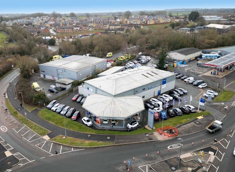 Off Methuen Park, Chippenham for sale - Primary Photo - Image 1 of 1