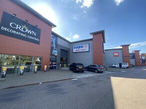 Surrey Canal Rd, London to rent Building Photo- Image 1 of 4