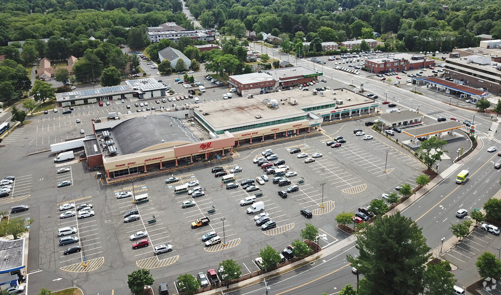 722-772 N Main St, West Hartford, CT for sale - Primary Photo - Image 1 of 1