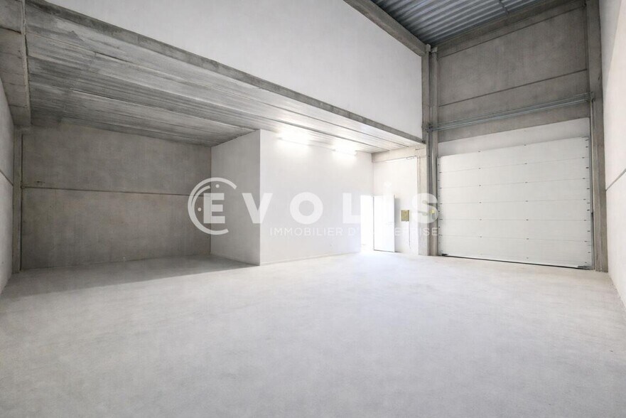 Light Industrial in Serris for sale - Interior Photo - Image 2 of 5