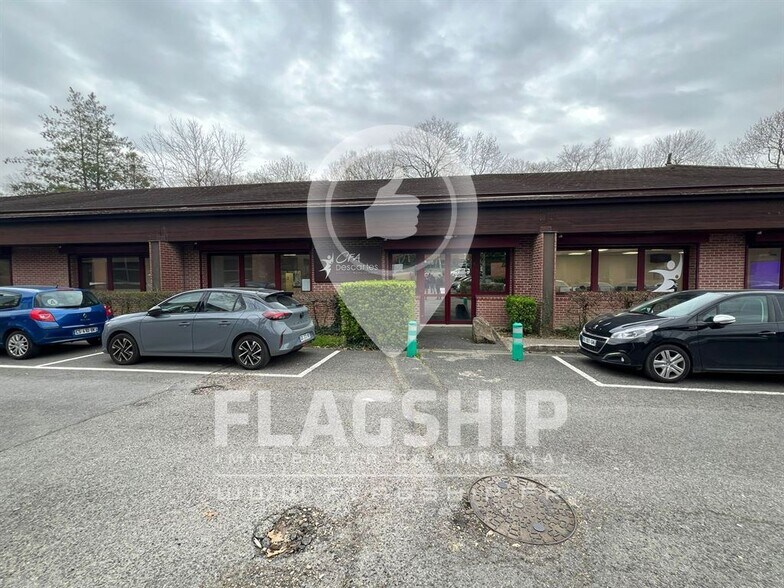 Office in Champs-sur-Marne to rent - Building Photo - Image 2 of 5