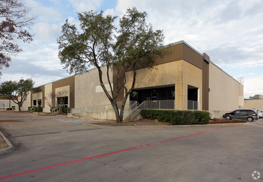 10304-10334 Brockwood Rd, Dallas, TX for rent - Building Photo - Image 3 of 5