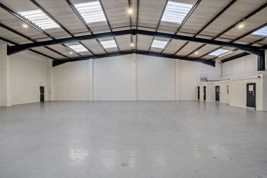 Old Wellington Rd, Manchester to rent - Building Photo - Image 3 of 10