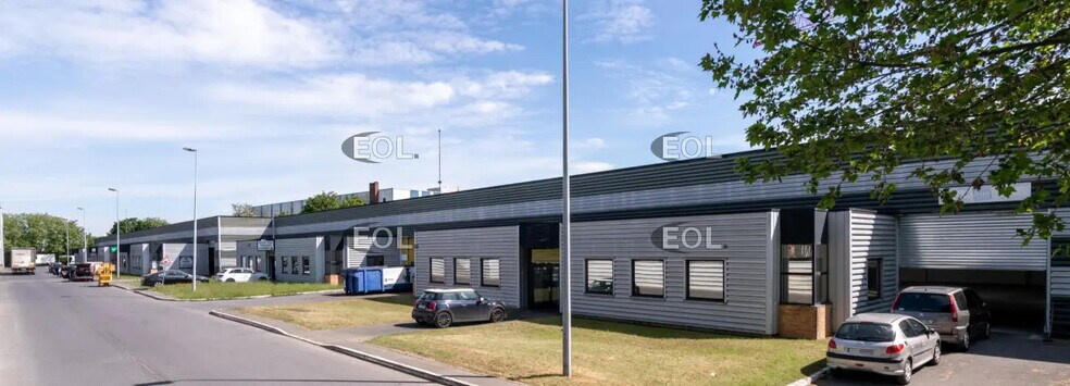Light Industrial in Le Bourget to rent - Building Photo - Image 2 of 3