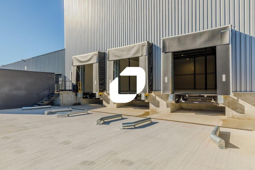 Industrial in Corbas to rent - Building Photo - Image 3 of 32