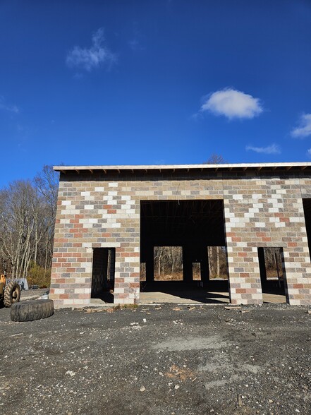 2175 S Main St, Middletown, CT for rent - Building Photo - Image 3 of 3