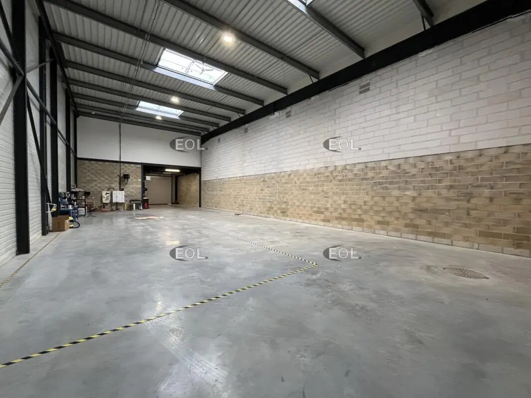 Light Industrial in Plaisir to rent Interior Photo- Image 1 of 8