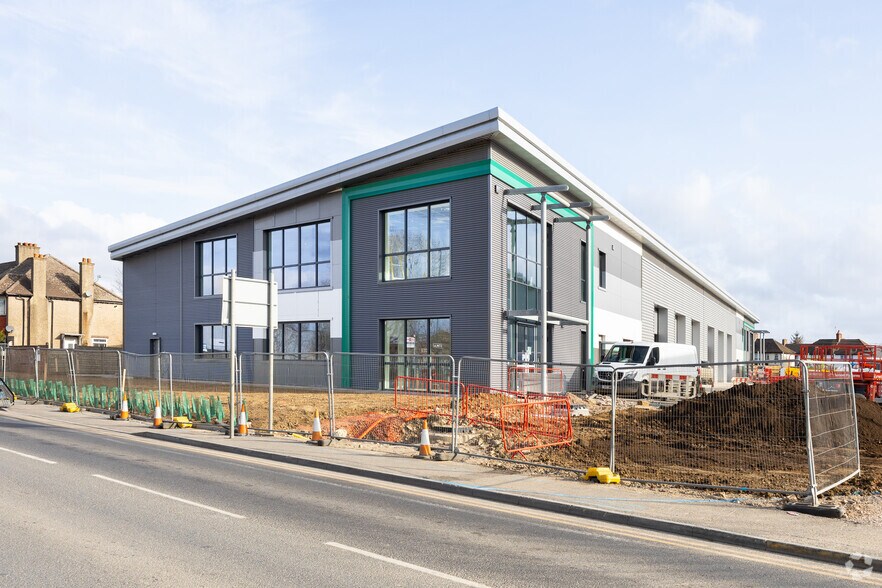 156-160 Beddington Ln, Croydon to rent - Primary Photo - Image 1 of 2