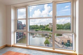 1 Queen St, Bristol to rent Interior Photo- Image 2 of 4