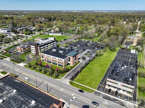 6900 Pearl Rd, Middleburg Heights, OH for rent Building Photo- Image 1 of 11