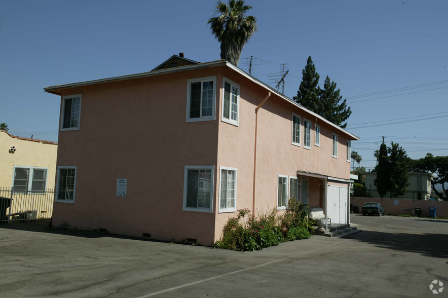 14752 Erwin St, Van Nuys, CA for sale - Primary Photo - Image 1 of 2