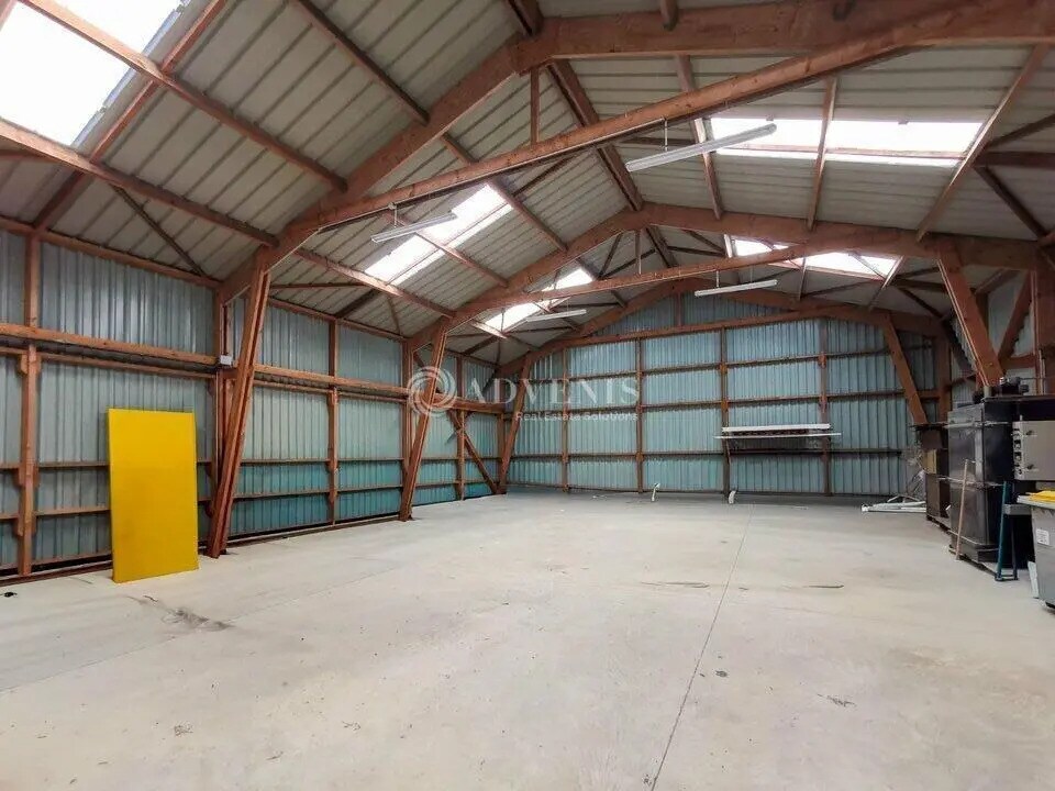 Light Industrial in Saint-Coulomb for sale Interior Photo- Image 1 of 6