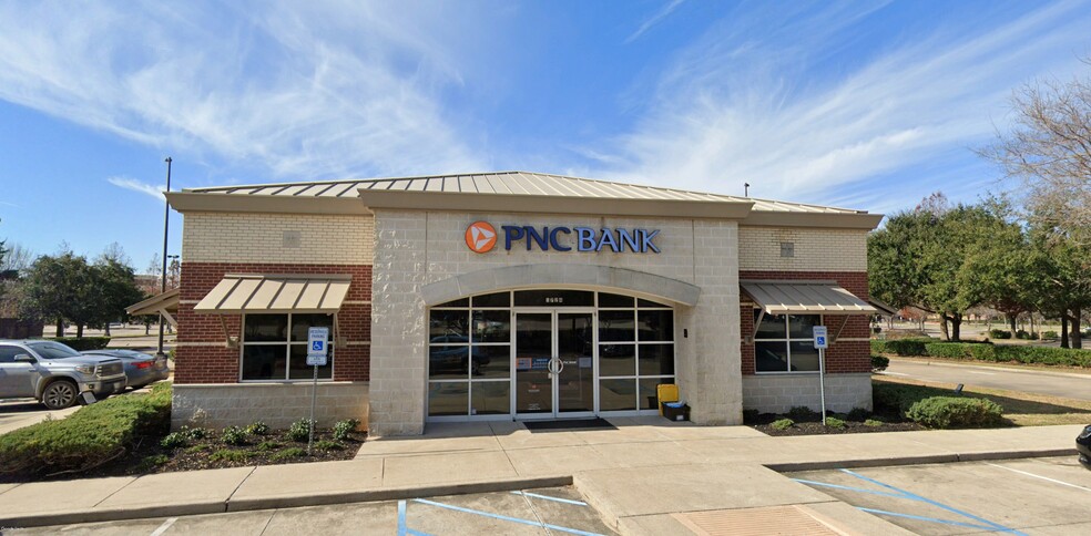 PNC Bank & Chili's Bar and Grill portfolio of 2 properties for sale on LoopNet.co.uk - Building Photo - Image 2 of 7