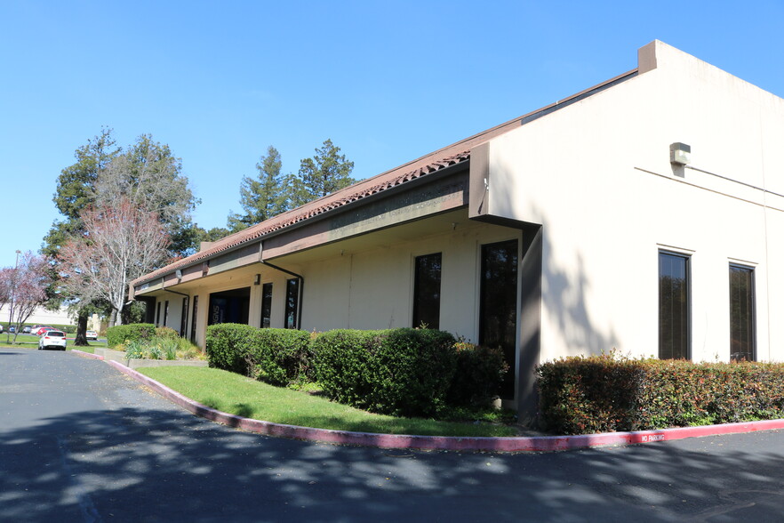 1372 N McDowell Blvd, Petaluma, CA for rent - Building Photo - Image 2 of 4