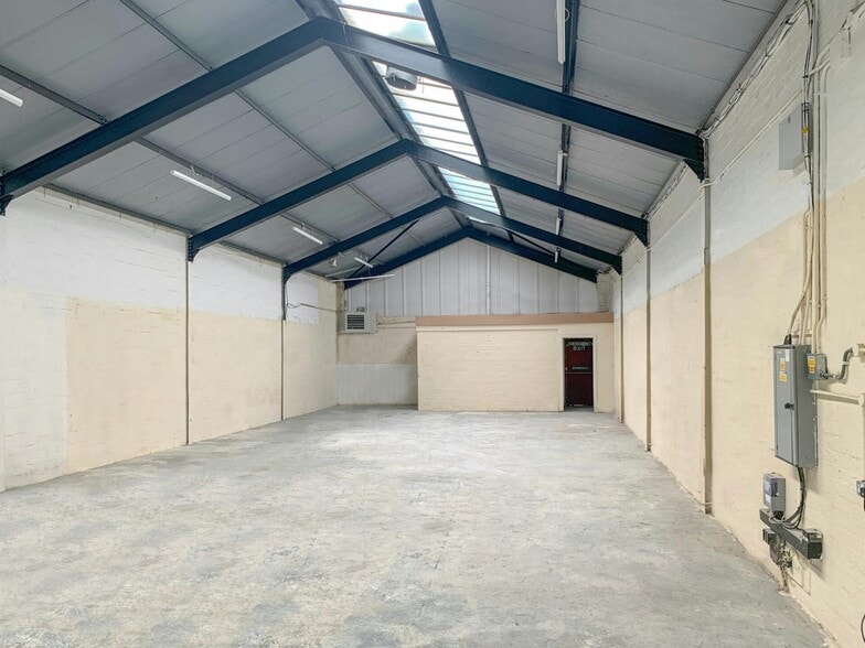 Whin Pl, East Kilbride to rent - Building Photo - Image 3 of 19