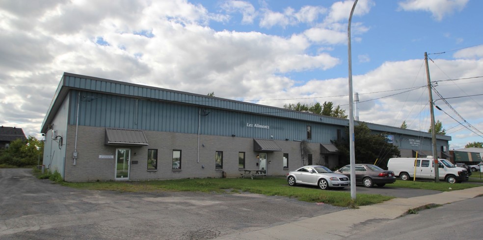 900-914 Av Simard, Chambly, QC for sale - Building Photo - Image 2 of 15