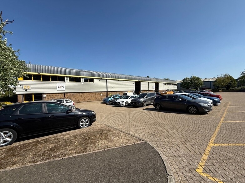C5 West Ml, Gravesend to rent - Building Photo - Image 2 of 5
