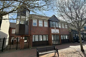 56 Guildford St, Chertsey to rent Building Photo- Image 1 of 4