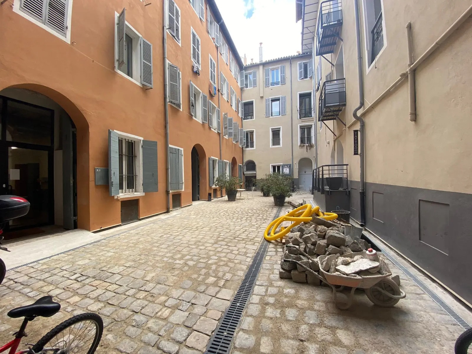 Office in Marseille to rent Building Photo- Image 1 of 2