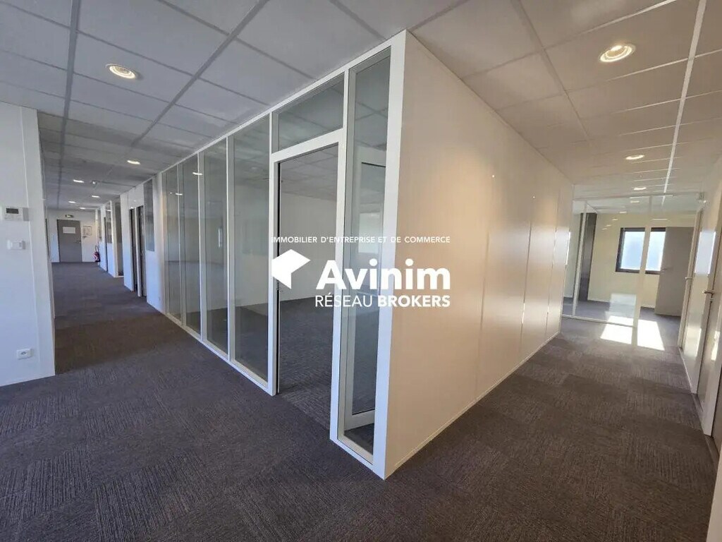 Location Bureaux 447 m² - Photo 1