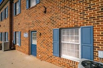 1600 N Coalter St, Staunton, VA to rent Interior Photo- Image 2 of 14