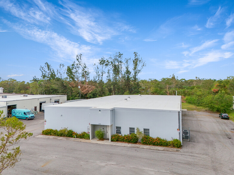 2215 Industrial Blvd, Sarasota, FL for rent - Building Photo - Image 2 of 26