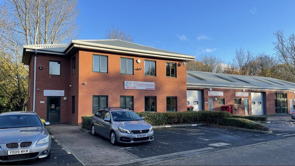 Epsom Sq, Trowbridge for sale - Building Photo - Image 1 of 1