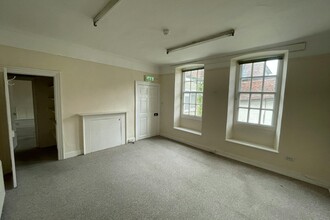 112 High St, Thame for rent Interior Photo- Image 2 of 6