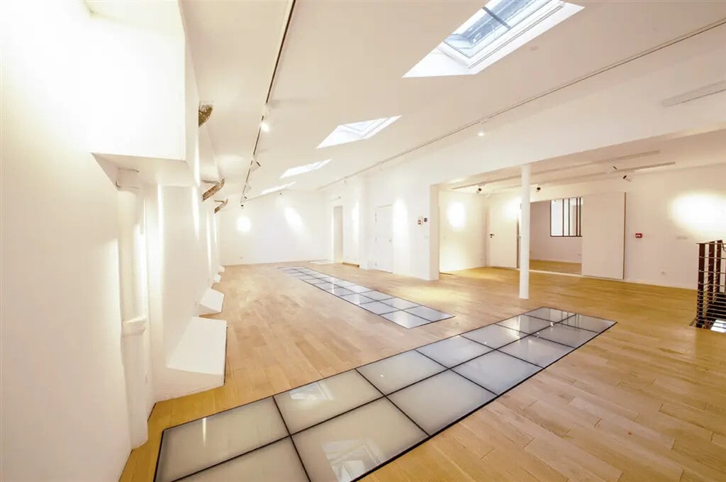 Location Bureaux 213 m² - Photo 1